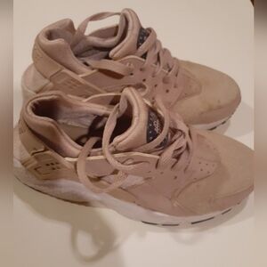 Pink Nike Huarache Shoes Youth 4.5
